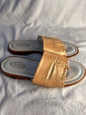 TOD'S Metallic Gold Textured Leather Slide Sandals Size 8.5 Italy